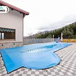 Villa In San Mango With Pool And Hot Tub