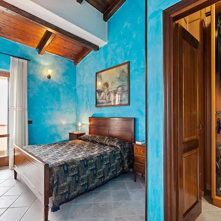 Villa In San Mango With Pool And Hot Tub *