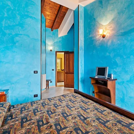 In San Mango With Pool And Hot Tub *